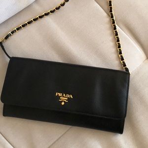 Prada wallet on chain